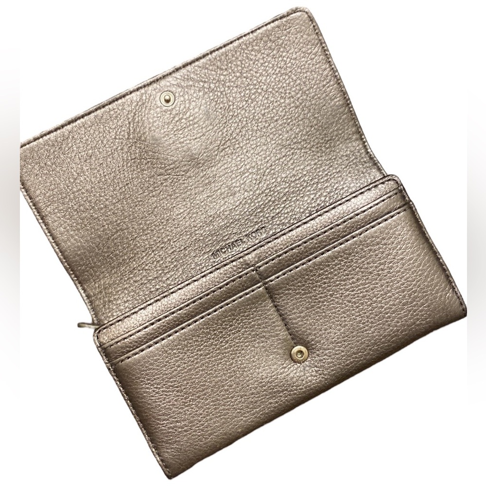 Michael Kors Wallet - Picture 3 of 16